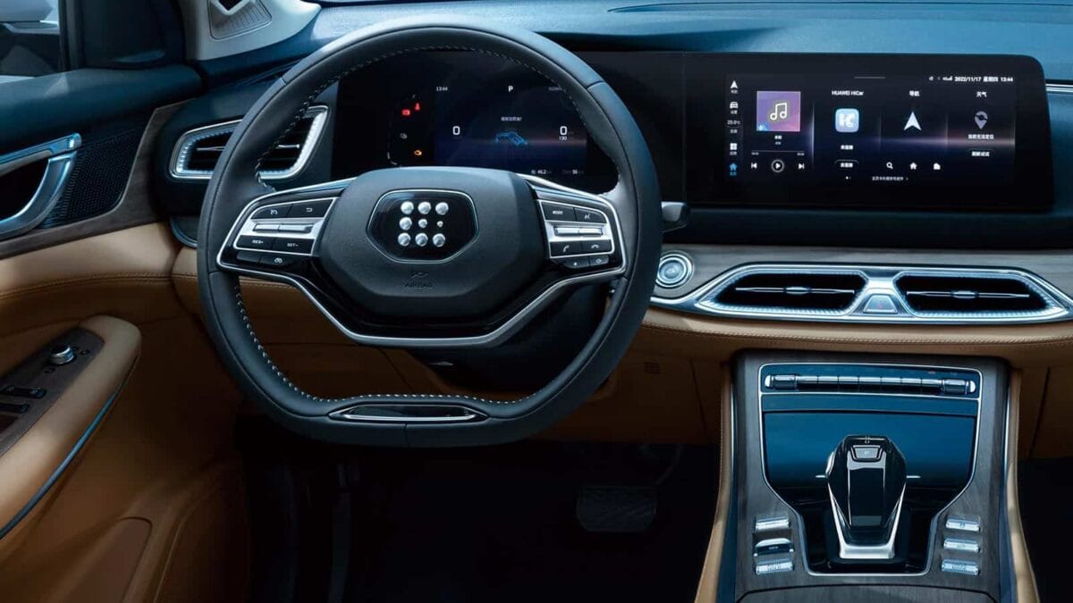 DFSK E5 laddhybrid 7-sits SUV