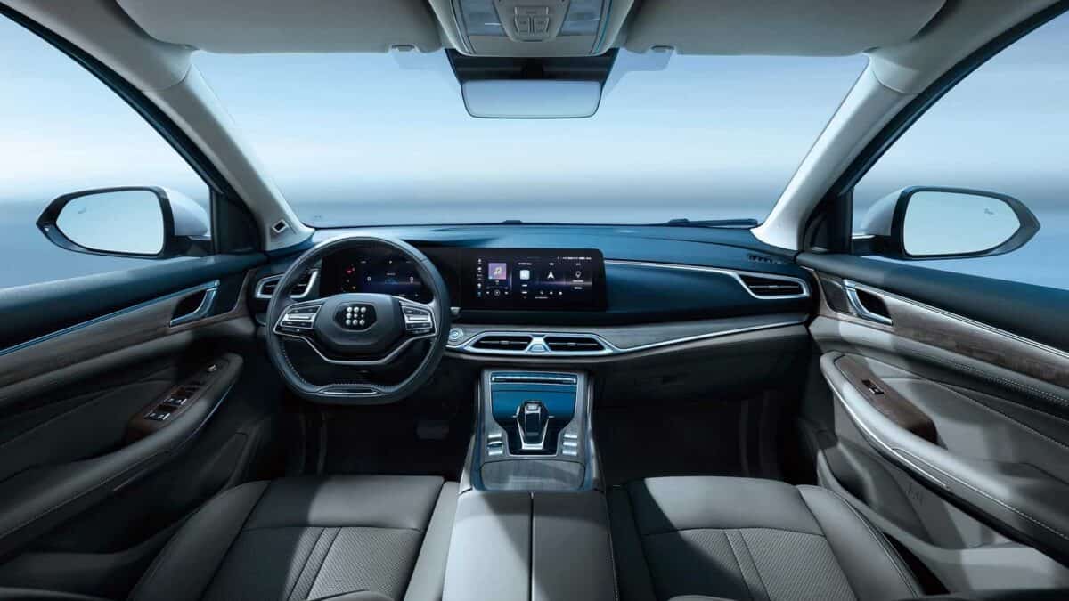 DFSK E5 laddhybrid 7-sits SUV